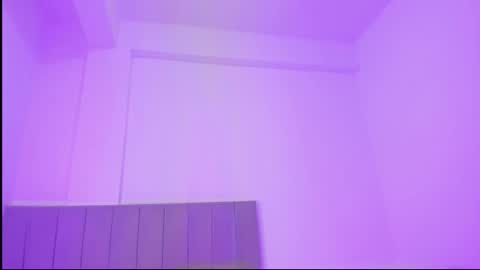 Snapshot of mia_cute25 chatting on December 19, 11:28 am online show from December 19, 11:28 am