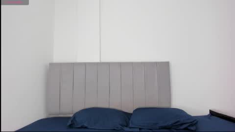 Snapshot of mia_cute25 chatting on February 6, 1:47 pm online show from February 6, 1:47 pm