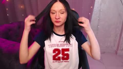 Snapshot of mia_cuteu chatting on February 3, 2:53 am Mia online show from February 3, 2:53 am