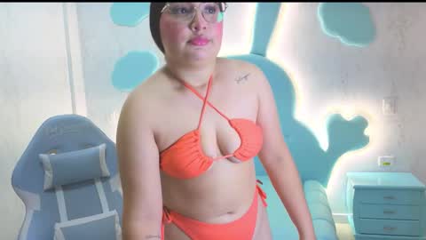 Snapshot of mia_cuttee chatting on October 13, 3:06 am Mia Cuttee online show from October 13, 3:06 am