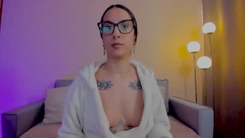 Sarah Luna online show from February 17, 6:47 pm