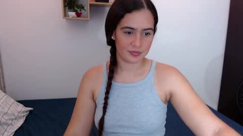 Snapshot of mia_danielsx chatting on December 15, 1:35 am Mia online show from December 15, 1:35 am
