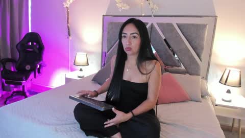mia_davis__ online show from May 28, 12:02 pm