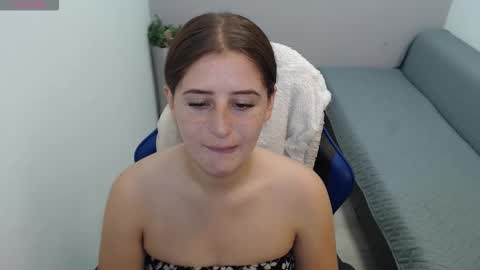 Mia online show from September 25, 1:26 pm