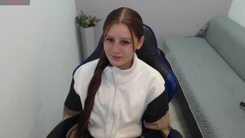 Mia online show from October 3, 1:30 pm