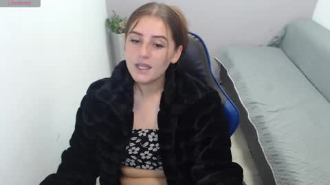 Mia online show from October 8, 2:14 pm