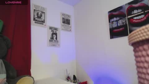 Mia online show from April 1, 1:41 pm