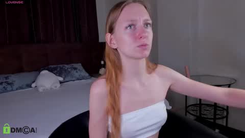 mia_e1fie online show from September 9, 8:25 am