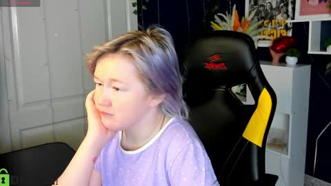 Snapshot of mia_ferd chatting on May 22, 3:02 am Mia online show from May 22, 3:02 am
