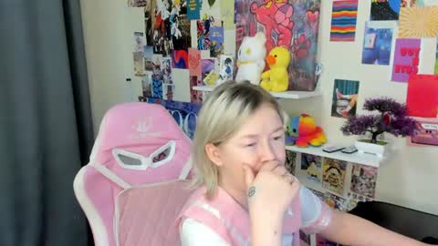 Mia online show from July 2, 2:55 am