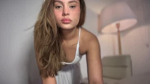 Snapshot of mia_ferrer777 chatting on May 22, 11:21 pm mia_ferrer777 online show from May 22, 11:21 pm