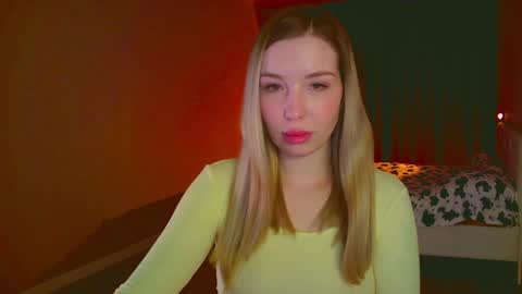 Mia online show from February 9, 3:00 am