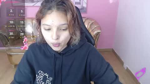 Mia online show from November 5, 1:11 pm