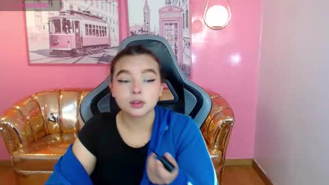 Snapshot of mia_foster_t chatting on December 20, 1:18 pm Mia online show from December 20, 1:18 pm