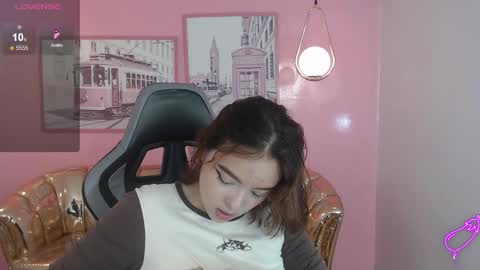 Snapshot of mia_foster_t chatting on December 21, 1:18 pm Mia online show from December 21, 1:18 pm