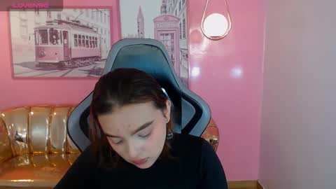 Snapshot of mia_foster_t chatting on December 22, 12:57 pm Mia online show from December 22, 12:57 pm