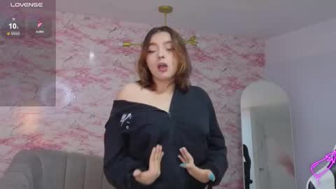 Snapshot of mia_foster_t chatting on February 19, 1:18 pm Mia online show from February 19, 1:18 pm