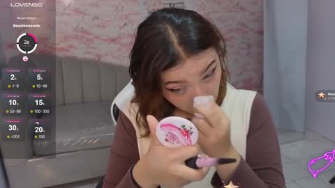 Snapshot of mia_foster_t chatting on February 20, 1:22 pm Mia online show from February 20, 1:22 pm