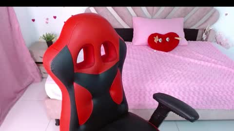 mia online show from March 28, 1:11 pm