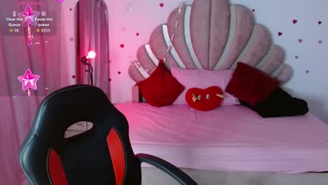 Snapshot of mia_fox666 chatting on May 12, 1:36 am mia online show from May 12, 1:36 am