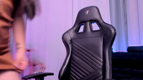 Mia online show from January 12, 2:09 pm