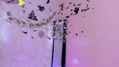 Mia online show from November 4, 3:11 pm