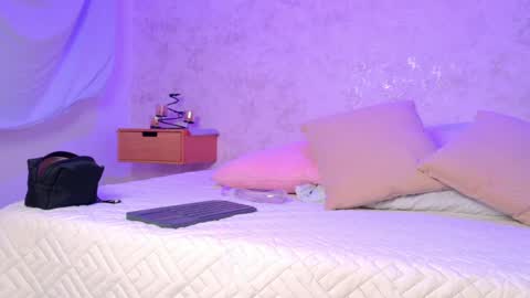 mia_hill1_ online show from May 18, 8:03 pm