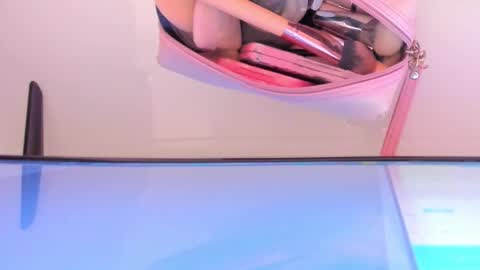    online show from October 18, 12:06 pm