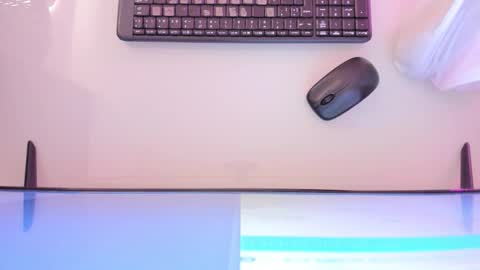    online show from October 28, 12:19 pm