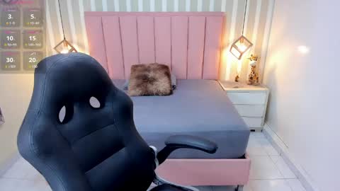 Naomi online show from May 12, 1:19 pm