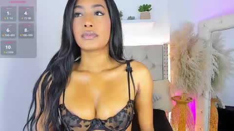 mia_juicy_ online show from September 28, 8:14 pm