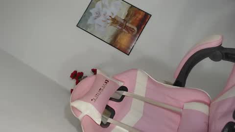 Snapshot of mia_kiss_lashes chatting on February 15, 2:52 am Your Pretty Petite Mia online show from February 15, 2:52 am