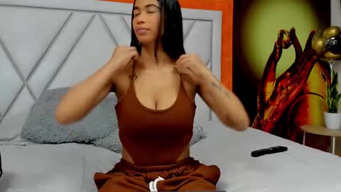 MIA KLEIM online show from December 5, 1:36 am