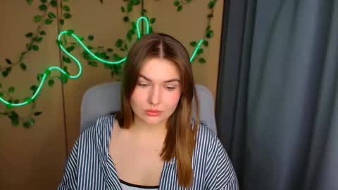 mia_lemm online show from April 8, 6:13 am