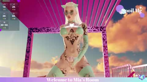 Mia online show from July 8, 7:40 pm