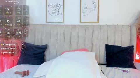 Snapshot of mia_lourence chatting on May 11, 4:04 pm Mia online show from May 11, 4:04 pm