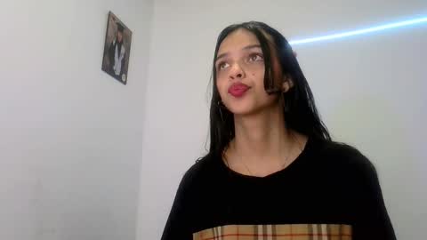 Snapshot of mia_lucy_21 chatting on November 3, 6:09 pm mia lucy 21 online show from November 3, 6:09 pm