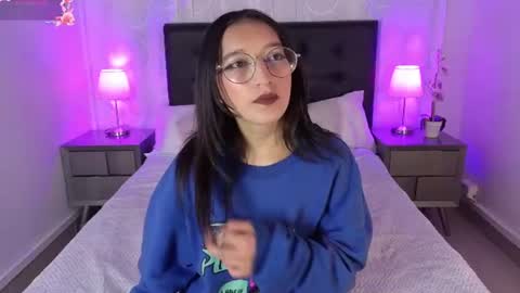 Mia online show from July 18, 11:08 pm