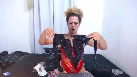 ---Mia--- online show from November 9, 4:00 am