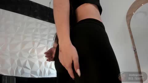 Snapshot of mia_luxor chatting on February 20, 11:43 am mia_luxor online show from February 20, 11:43 am