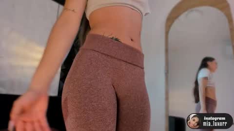 Snapshot of mia_luxor chatting on February 23, 11:51 am mia_luxor online show from February 23, 11:51 am