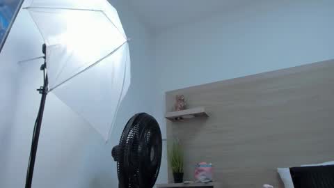 mia_luxx1 online show from January 8, 3:14 pm