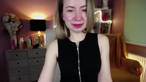 Mia online show from February 9, 8:11 am