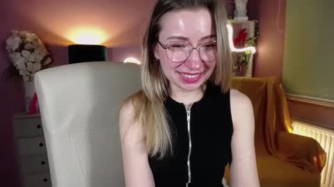 Mia online show from February 9, 8:45 pm