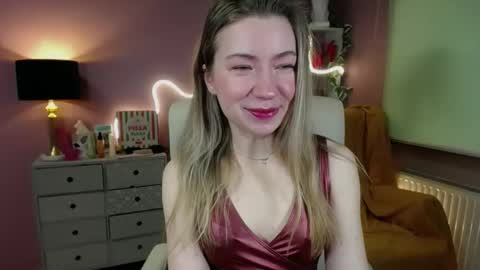 Mia online show from March 8, 7:27 am