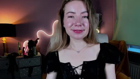 Mia online show from October 19, 2:07 pm