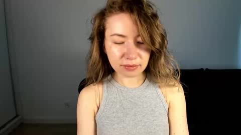 Mia online show from April 29, 6:39 am