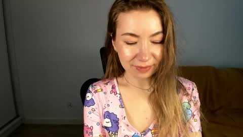 Mia online show from May 22, 6:31 am