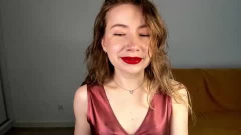 Mia online show from May 31, 1:29 pm