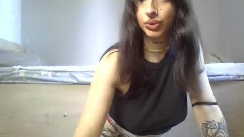 Mia online show from June 16, 9:45 am